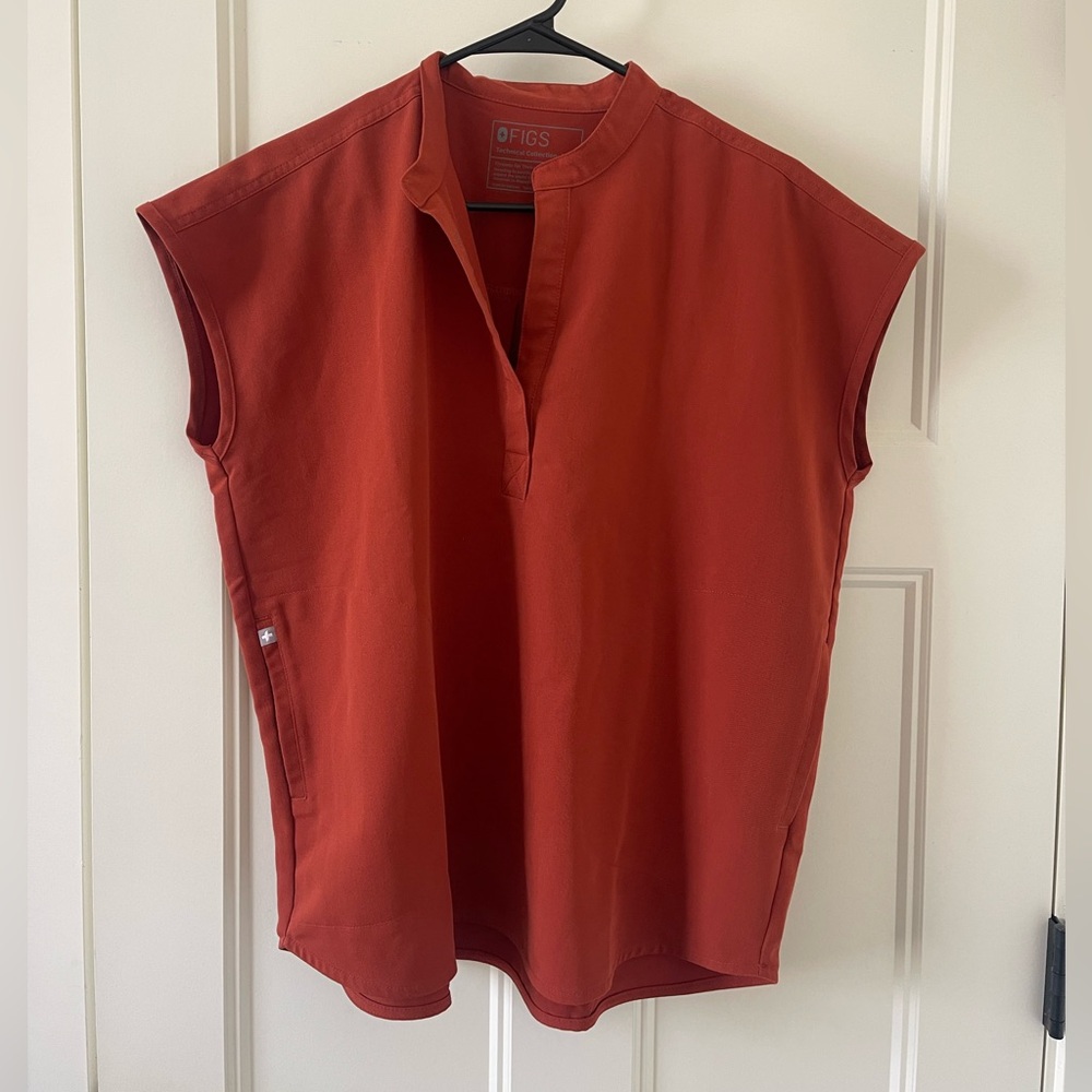 FIGS Rafaela Scrub Top Auburn
